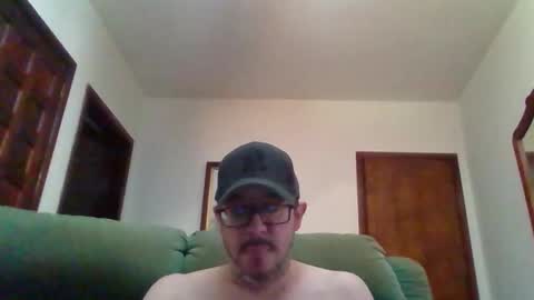 Snapshot of lukz88bigcock chatting on 12/21/24, 10:39 Luke online show from 12/21/24, 10:39