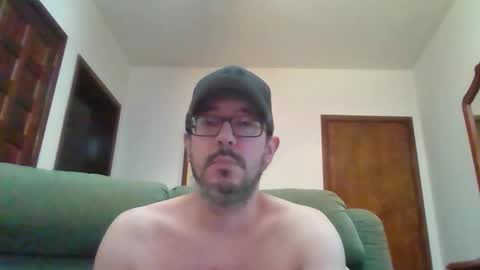 Snapshot of lukz88bigcock chatting on 01/03/25, 08:32 Luke online show from 01/03/25, 08:32