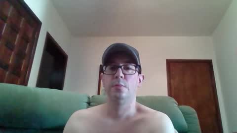 Snapshot of lukz88bigcock chatting on 01/18/25, 08:51 Luke online show from 01/18/25, 08:51
