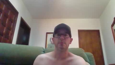 Snapshot of lukz88bigcock chatting on 01/24/25, 02:28 Luke online show from 01/24/25, 02:28