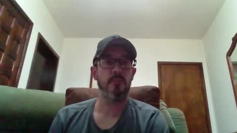 Snapshot of lukz88bigcock chatting on 09/18/25, 10:56 Luke online show from 09/18/25, 10:56