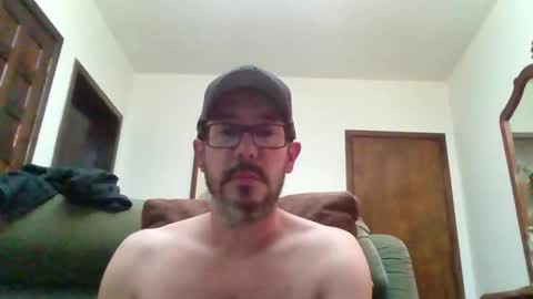Snapshot of lukz88bigcock chatting on 09/20/25, 01:06 Luke online show from 09/20/25, 01:06