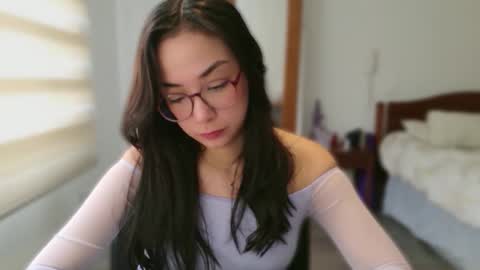 Snapshot of lulibee_ chatting on 05/19/26, 01:17 Luli online show from 05/19/26, 01:17
