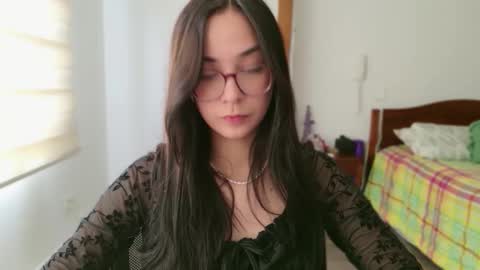 Snapshot of lulibee_ chatting on 06/03/26, 02:33 Luli online show from 06/03/26, 02:33