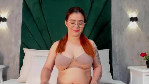 Snapshot of lulijones chatting on 10/22/25, 11:32 Luli Jones online show from 10/22/25, 11:32