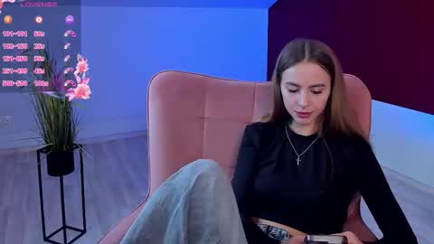 Snapshot of lullyfox chatting on 11/25/25, 12:38 Cherie online show from 11/25/25, 12:38