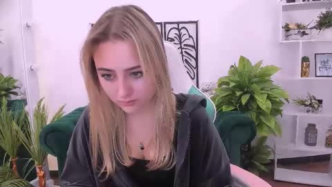 Lily online show from 09/14/25, 07:18