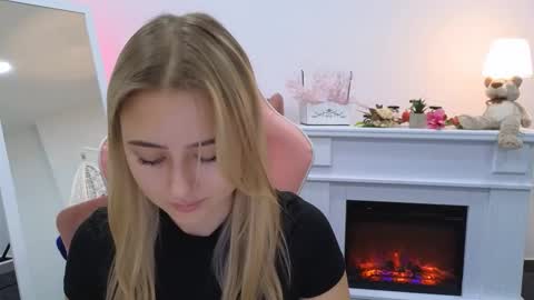 Lily online show from 09/16/25, 01:12