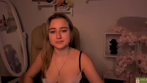 Lily online show from 10/08/25, 01:42