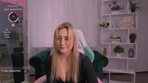 Lily online show from 11/13/25, 09:52