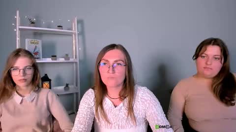 lulu_fly_ online show from 10/14/25, 02:51