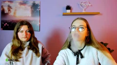 lulu_fly_ online show from 10/15/25, 09:09