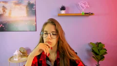 lulu_fly_ online show from 10/22/25, 09:09