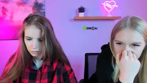 lulu_fly_ online show from 10/23/25, 08:57