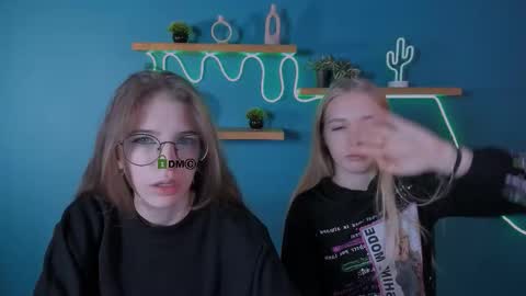 lulu_fly_ online show from 10/24/25, 08:22