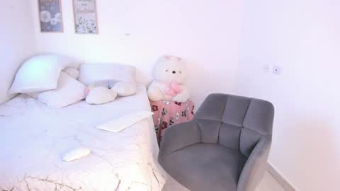 Snapshot of lulu_russell chatting on 12/07/24, 12:24 LULU online show from 12/07/24, 12:24