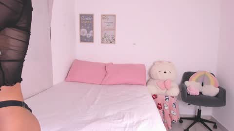 Snapshot of lulu_russell chatting on 01/06/25, 03:42 LULU online show from 01/06/25, 03:42