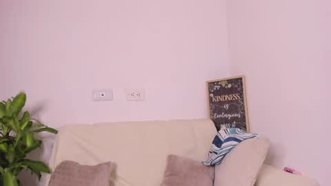 Snapshot of lulu_russell chatting on 01/19/25, 04:44 LULU online show from 01/19/25, 04:44