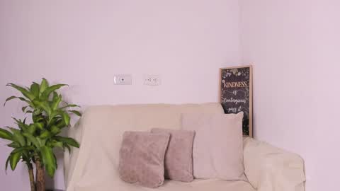 Snapshot of lulu_russell chatting on 01/28/25, 03:04 LULU online show from 01/28/25, 03:04