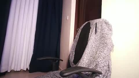 lulu_sparks1 online show from 05/01/26, 11:04