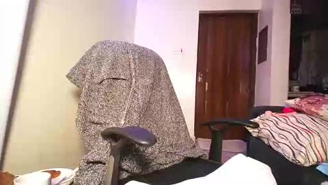 lulu_sparks1 online show from 06/05/26, 07:47