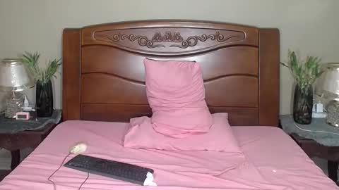 Snapshot of lulu_wild chatting on 10/26/25, 12:22 lulu_wild online show from 10/26/25, 12:22