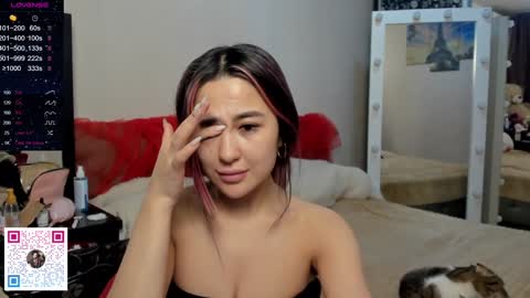 luluu_l online show from 12/04/24, 11:13