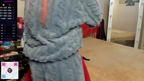 luluu_l online show from 12/07/24, 01:36