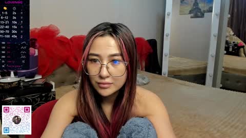 luluu_l online show from 12/08/24, 03:43