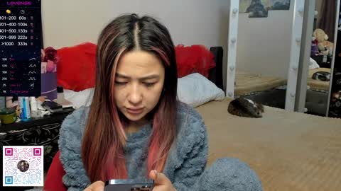 luluu_l online show from 12/12/24, 02:04