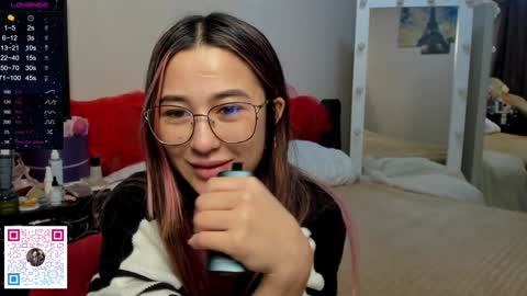 luluu_l online show from 12/15/24, 03:13