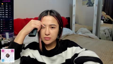 luluu_l online show from 12/15/24, 06:26