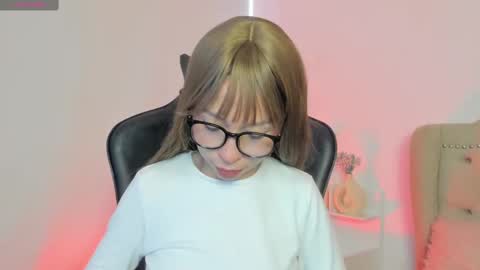 Snapshot of luluuberry chatting on 11/05/25, 01:22 luluuberry online show from 11/05/25, 01:22