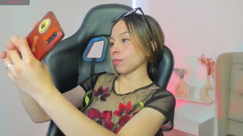 Snapshot of luluuberry chatting on 11/12/25, 01:44 luluuberry online show from 11/12/25, 01:44