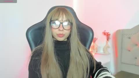 Snapshot of luluuberry chatting on 11/17/25, 02:34 luluuberry online show from 11/17/25, 02:34