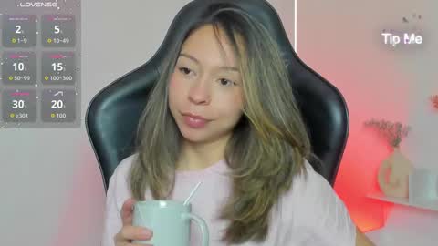 Snapshot of luluuberry chatting on 11/19/25, 10:59 luluuberry online show from 11/19/25, 10:59