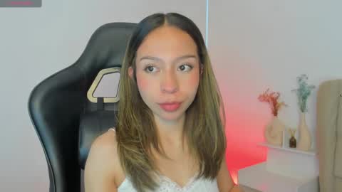 Snapshot of luluuberry chatting on 11/23/25, 11:10 luluuberry online show from 11/23/25, 11:10