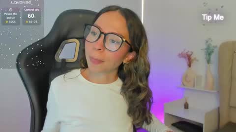 Snapshot of luluuberry chatting on 11/24/25, 03:34 luluuberry online show from 11/24/25, 03:34