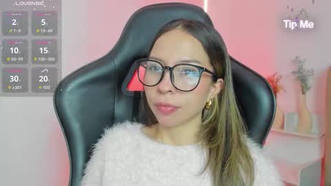 Snapshot of luluuberry chatting on 11/30/25, 02:10 luluuberry online show from 11/30/25, 02:10