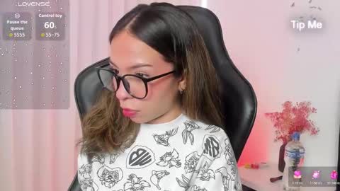 Snapshot of luluuberry chatting on 12/15/25, 12:53 luluuberry online show from 12/15/25, 12:53