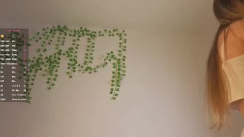 Snapshot of lumapop chatting on 11/11/25, 08:03 Kate online show from 11/11/25, 08:03