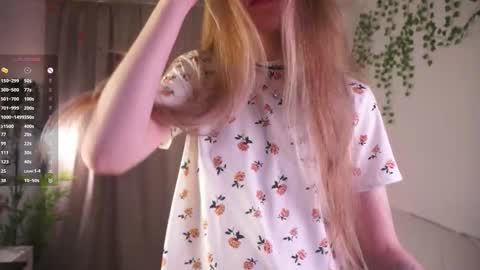 Snapshot of lumapop chatting on 11/30/25, 09:35 Kate online show from 11/30/25, 09:35