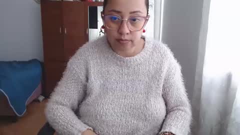 Snapshot of lumi_84 chatting on 12/19/24, 02:35 LUMI online show from 12/19/24, 02:35