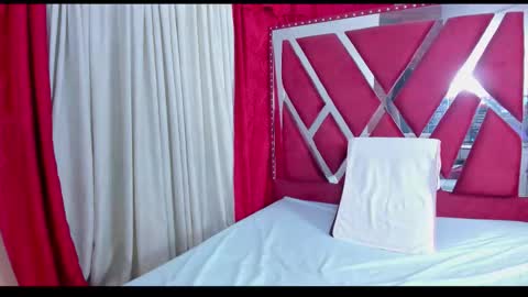 Snapshot of luna021_1 chatting on 10/04/25, 12:08 Luna online show from 10/04/25, 12:08