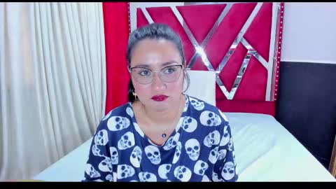 Snapshot of luna021_1 chatting on 10/15/25, 08:09 Luna online show from 10/15/25, 08:09