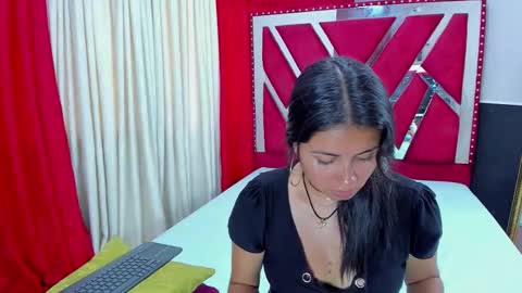 Luna  online show from 11/10/25, 08:19