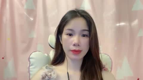 Snapshot of luna4739 chatting on 05/23/26, 08:02 Luna online show from 05/23/26, 08:02