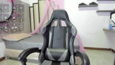 Snapshot of luna__02 chatting on 03/25/26, 11:27 Luna online show from 03/25/26, 11:27