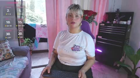 Snapshot of luna__cute chatting on 03/29/26, 07:36 Luna online show from 03/29/26, 07:36