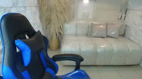 Luna online show from 09/17/25, 08:32